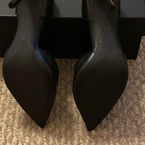 Nice heels - Picture 3 of 4